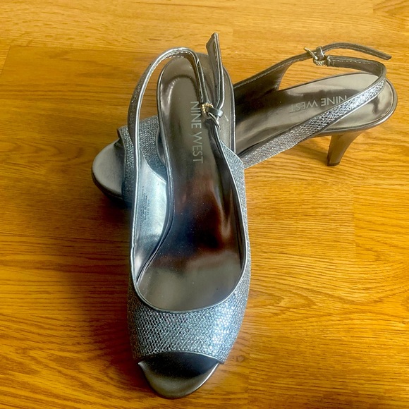 Silver Nine West Platform Slingbacks 6 1/2 M - Picture 1 of 5